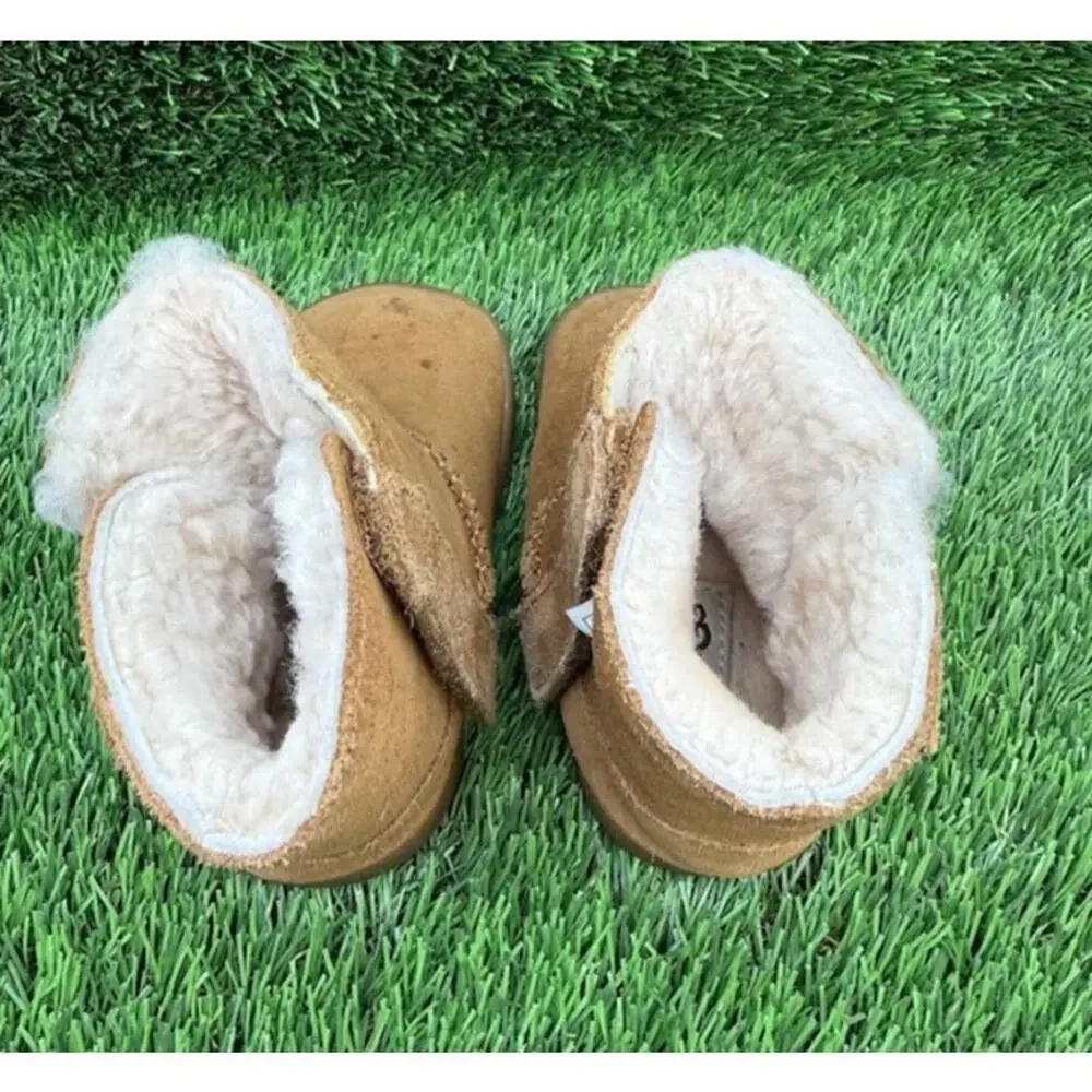 UGG Kids Keelan Boot Suede Brown Sheepskin 1096089I – Size 04 / 05 US